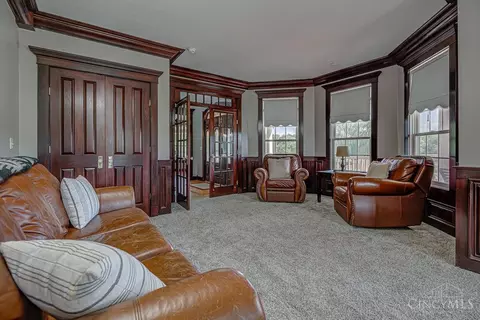 Living - 4962 Thomas Rd, Trenton, OH 45067 photo 4 of 6