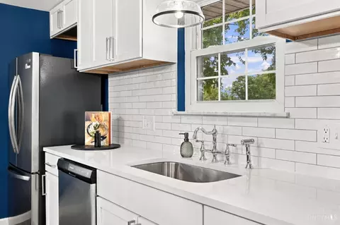 Kitchen - 5741 Nickview Dr, Cincinnati, OH 45247 photo 2 of 5