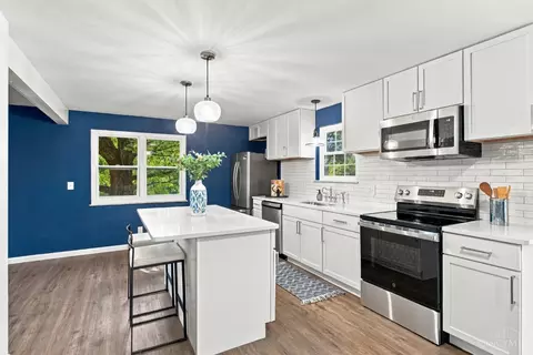 Kitchen - 5741 Nickview Dr, Cincinnati, OH 45247 photo 4 of 5