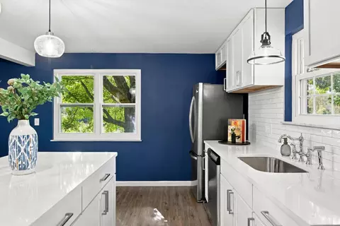 Kitchen - 5741 Nickview Dr, Cincinnati, OH 45247 photo 3 of 5