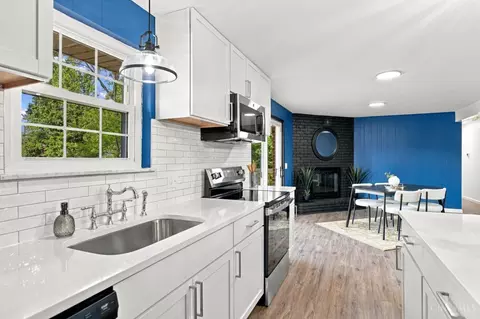 Kitchen - 5741 Nickview Dr, Cincinnati, OH 45247 photo 5 of 5
