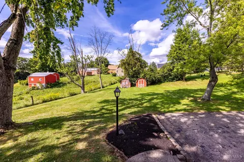 Exterior - 5741 Nickview Dr, Cincinnati, OH 45247 photo 7 of 9