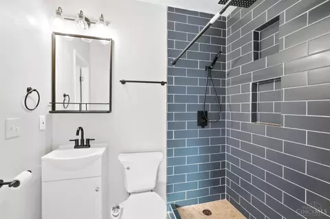 Bath - 2665 Roosevelt Ave, Cincinnati, OH 45231 photo 1 of 2