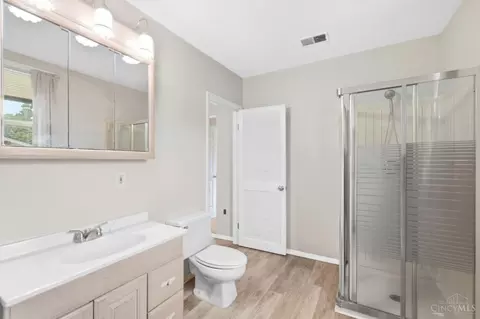 Bath - 2665 Roosevelt Ave, Cincinnati, OH 45231 photo 2 of 2