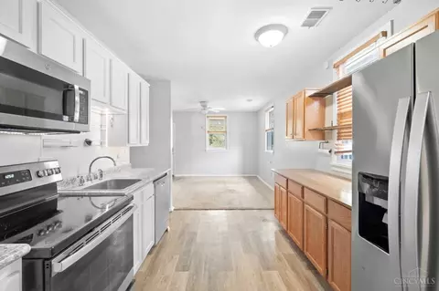 Kitchen - 2665 Roosevelt Ave, Cincinnati, OH 45231 photo 4 of 4