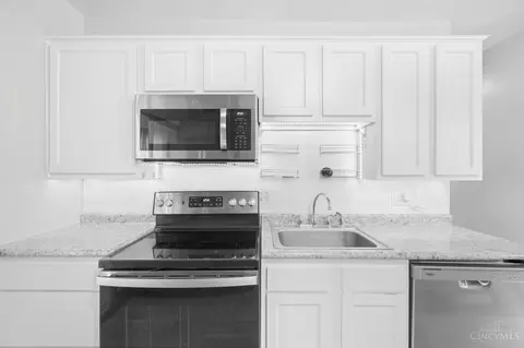 Kitchen - 2665 Roosevelt Ave, Cincinnati, OH 45231 photo 2 of 4