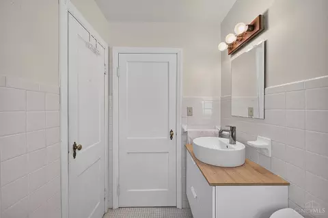 Bath - 204 Mechanic St, Reading, OH 45215 photo 2 of 2