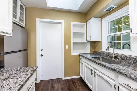 Kitchen - 2845 Dunaway Ave, Cincinnati, OH 45211 photo 2 of 3