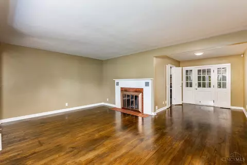 Living - 2845 Dunaway Ave, Cincinnati, OH 45211 photo 2 of 4