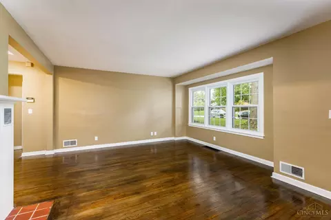 Living - 2845 Dunaway Ave, Cincinnati, OH 45211 photo 4 of 4