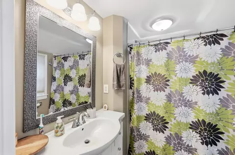Bath - 809 Eaton Ave, Hamilton, OH 45013 photo 1 of 1