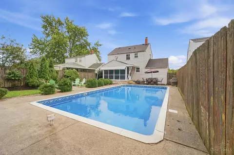 Exterior - 809 Eaton Ave, Hamilton, OH 45013 photo 2 of 9