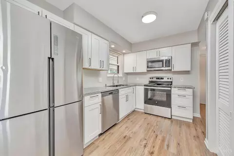 Kitchen - 5452 Ehrling Rd, Cincinnati, OH 45227 photo 2 of 5