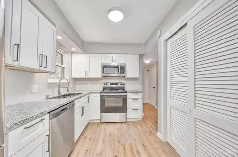 Kitchen - 5452 Ehrling Rd, Cincinnati, OH 45227 photo 4 of 5