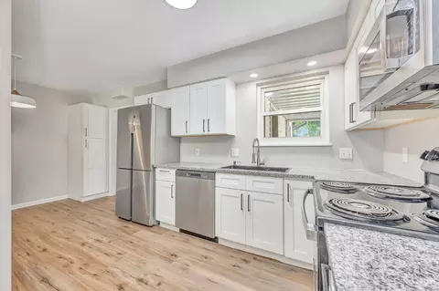 Kitchen - 5452 Ehrling Rd, Cincinnati, OH 45227 photo 3 of 5