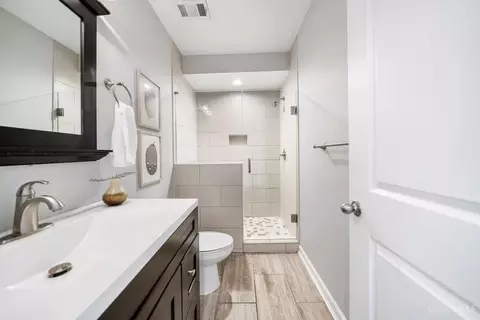Bath - 2201 Reading Rd, Cincinnati, OH 45202 photo 5 of 5