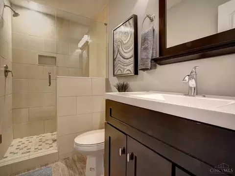 Bath - 2201 Reading Rd, Cincinnati, OH 45202 photo 3 of 5