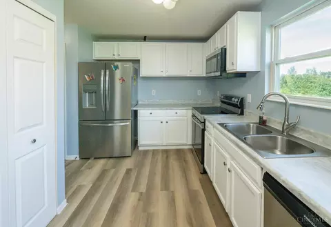 Kitchen - 12085 Brookway Dr, Cincinnati, OH 45240 photo 2 of 4