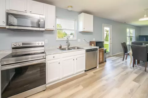 Kitchen - 12085 Brookway Dr, Cincinnati, OH 45240 photo 4 of 4