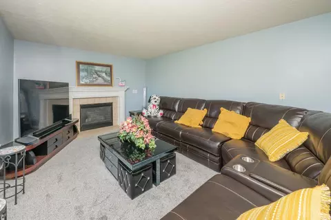 Living - 12085 Brookway Dr, Cincinnati, OH 45240 photo 2 of 3