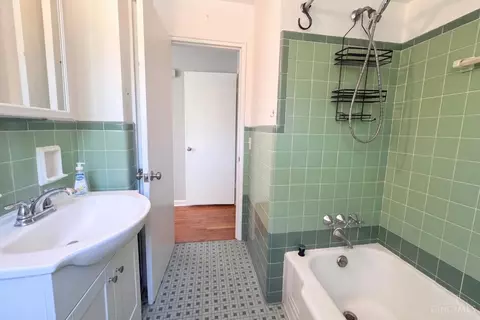 Bath - 6026 Colter Ave, Cincinnati, OH 45230 photo 2 of 2