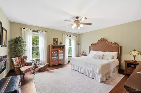 Bedroom - 5073 Beechwood Rd, Cincinnati, OH 45244 photo 1 of 9