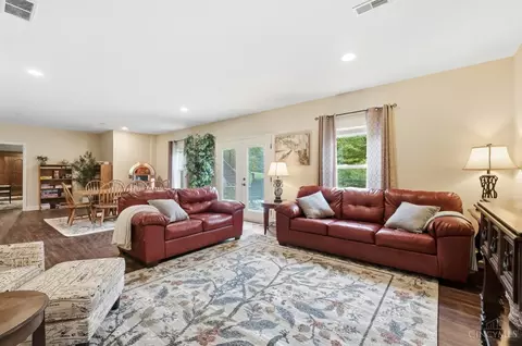 Living - 5073 Beechwood Rd, Cincinnati, OH 45244 photo 4 of 4