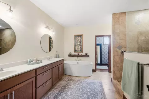 Bath - 5073 Beechwood Rd, Cincinnati, OH 45244 photo 5 of 13