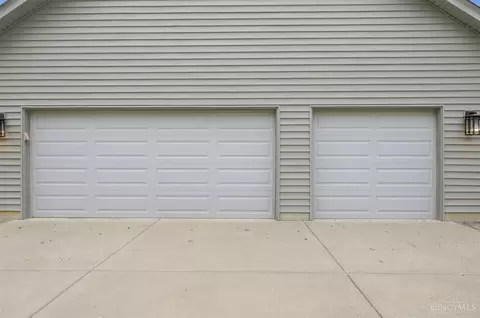 Exterior - 5073 Beechwood Rd, Cincinnati, OH 45244 photo 5 of 11
