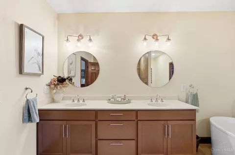 Bath - 5073 Beechwood Rd, Cincinnati, OH 45244 photo 6 of 13