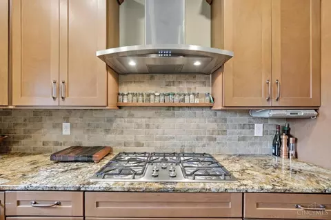 Kitchen - 5073 Beechwood Rd, Cincinnati, OH 45244 photo 3 of 5