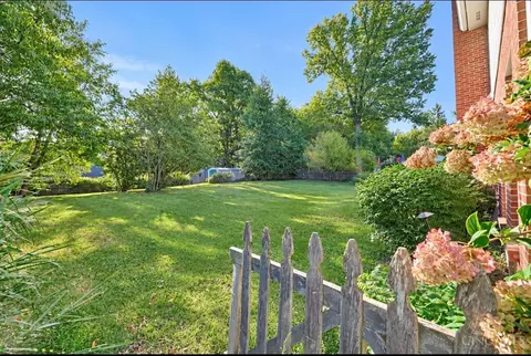 Exterior - 824 Shawnee Trace Ct, Cincinnati, OH 45255 photo 11 of 15