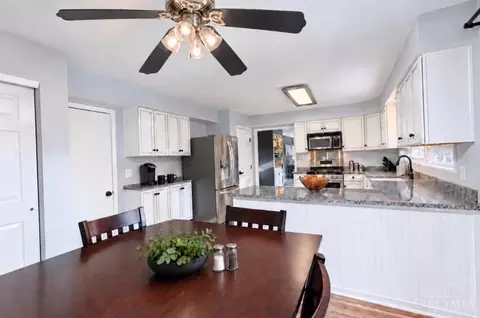 Kitchen - 824 Shawnee Trace Ct, Cincinnati, OH 45255 photo 11 of 11