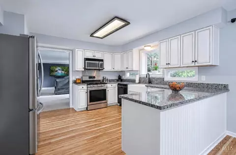 Kitchen - 824 Shawnee Trace Ct, Cincinnati, OH 45255 photo 8 of 11