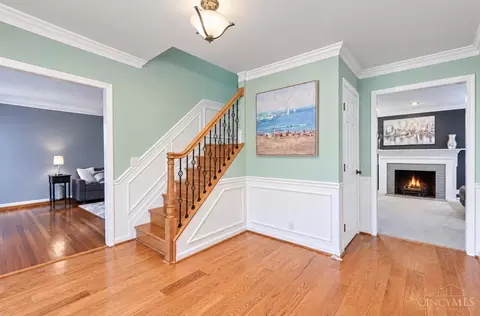 Entry Way - 824 Shawnee Trace Ct, Cincinnati, OH 45255 photo 2 of 4