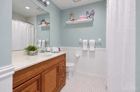 Bath - 824 Shawnee Trace Ct, Cincinnati, OH 45255 photo 4 of 6