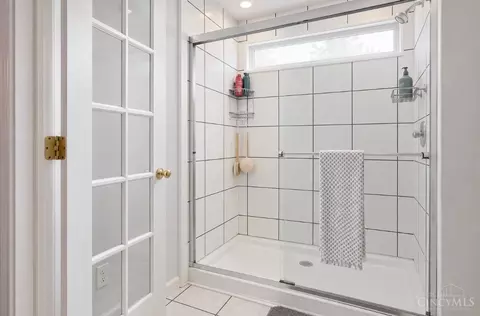 Bath - 824 Shawnee Trace Ct, Cincinnati, OH 45255 photo 2 of 6