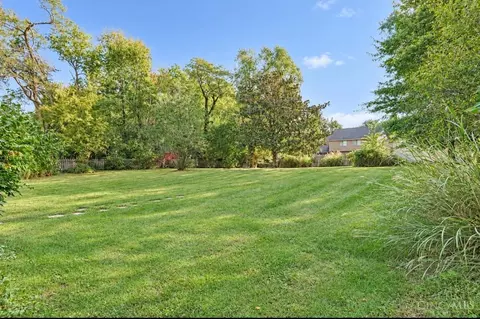 Exterior - 824 Shawnee Trace Ct, Cincinnati, OH 45255 photo 9 of 15