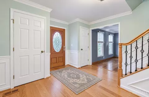 Entry Way - 824 Shawnee Trace Ct, Cincinnati, OH 45255 photo 3 of 4
