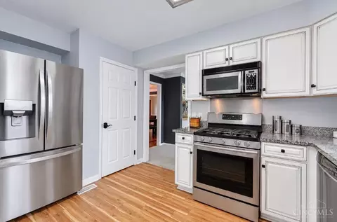 Kitchen - 824 Shawnee Trace Ct, Cincinnati, OH 45255 photo 7 of 11