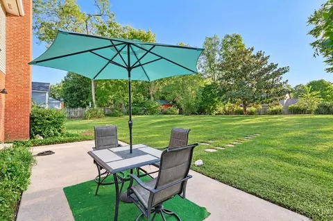 Exterior - 824 Shawnee Trace Ct, Cincinnati, OH 45255 photo 5 of 15