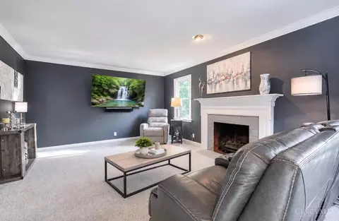 Living - 824 Shawnee Trace Ct, Cincinnati, OH 45255 photo 3 of 6