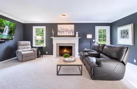 Living - 824 Shawnee Trace Ct, Cincinnati, OH 45255 photo 2 of 6