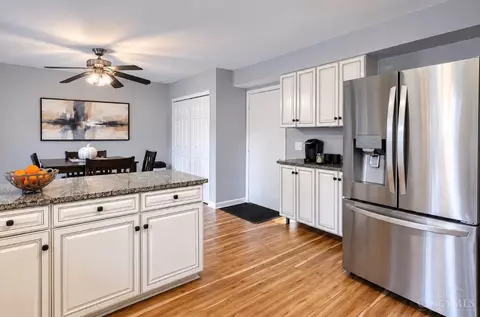 Kitchen - 824 Shawnee Trace Ct, Cincinnati, OH 45255 photo 5 of 11