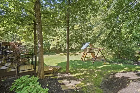 Exterior - 3831 Monets Ln, Evendale, OH 45241 photo 13 of 15
