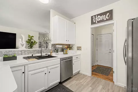 Kitchen - 40 Teil Tree Ct, Monroe, OH 45050 photo 5 of 5