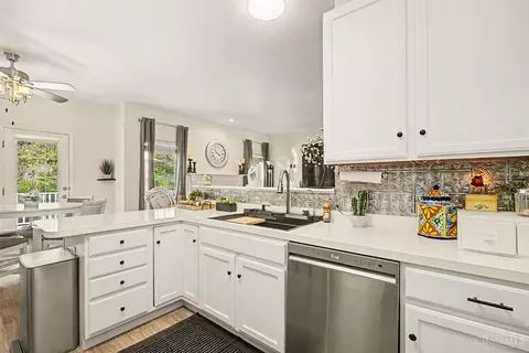 Kitchen - 40 Teil Tree Ct, Monroe, OH 45050 photo 3 of 5