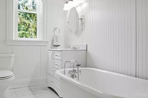 Bath - 2830 Madison Rd, Cincinnati, OH 45209 photo 3 of 5