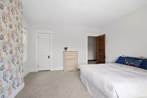 Bedroom - 2830 Madison Rd, Cincinnati, OH 45209 photo 2 of 9