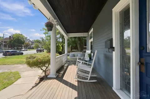 Exterior - 2830 Madison Rd, Cincinnati, OH 45209 photo 3 of 9